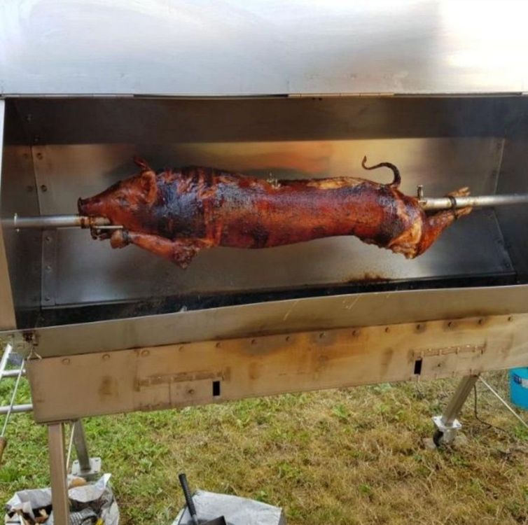 Spanferkel mit Miete Grill und Anhänger, Schweinefleisch | Kaufen auf ...