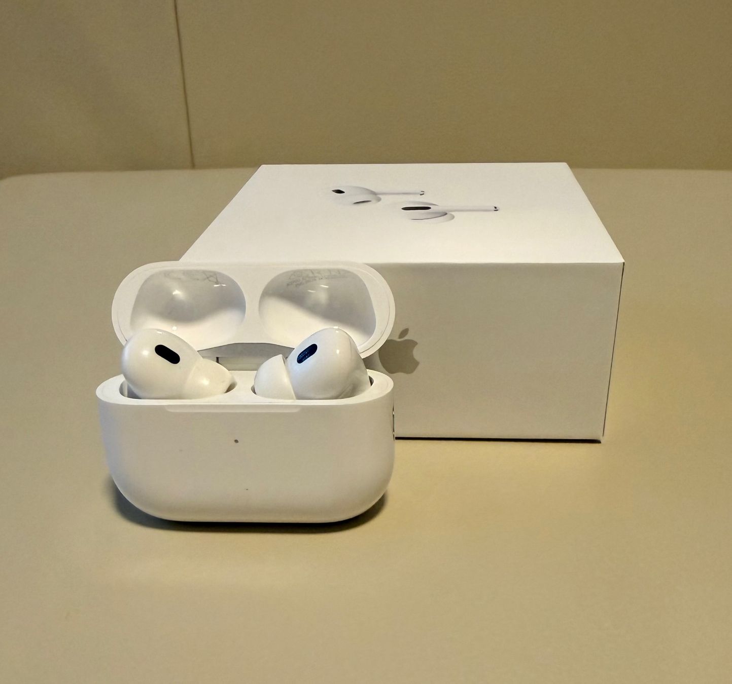 Apple Cuffie: AirPods Pro 2nd Generation mit MagSafe Ladecase Kopfhörer – Usato da Zürich venduto da dr.sisi 2