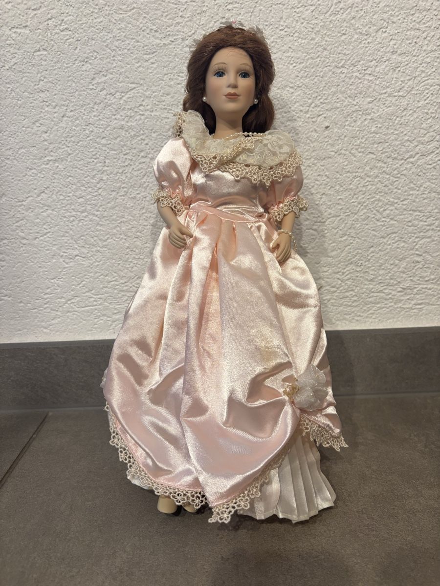 Puppen: Poupée en porcelaine - Sissi – Neu (gemäss Beschreibung) aus Cudrefin von sdz_trl6