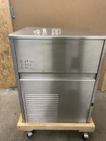 Eiswürfelmaschine