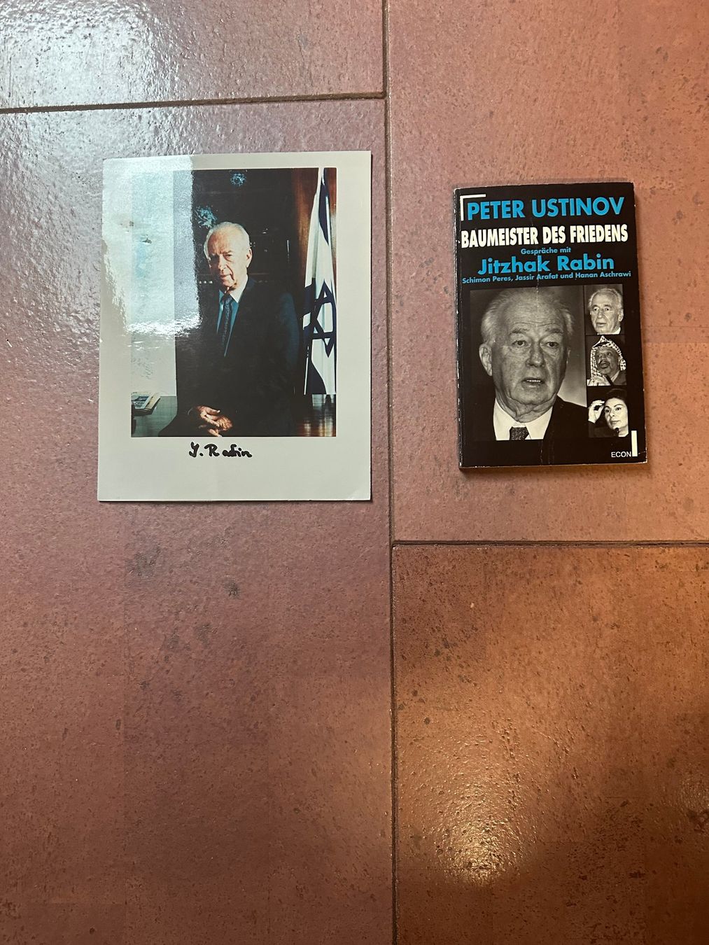 Autografi: Originalautogramm von Jitzhak Rabin und Peter Ustinov – Usato da rafz venduto da Ttt0071