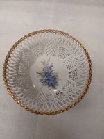 Durchbrochene Porzellanschale - Bol en porcelaine ajourée.