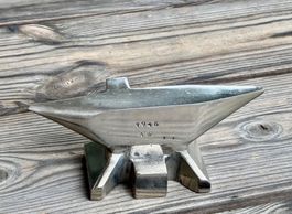 antiker kleiner Amboss verchromt