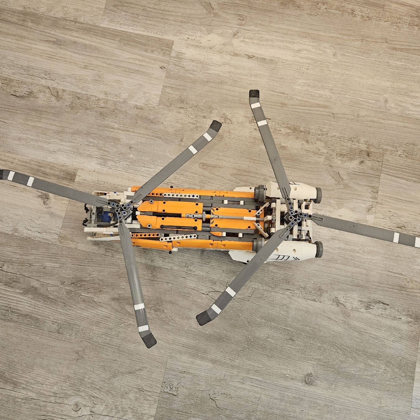 Lego Baukästen: LEGO Technic 42052 Schwerlast Hubschrauber, komplett – Gebraucht aus Embrach von Lilly2021 2