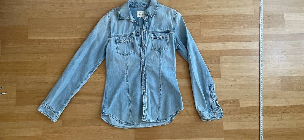 Blusen: Jeans-Hemd Pepe-Jeans Gr. S – Gebraucht aus Schliern b. Köniz von tezi