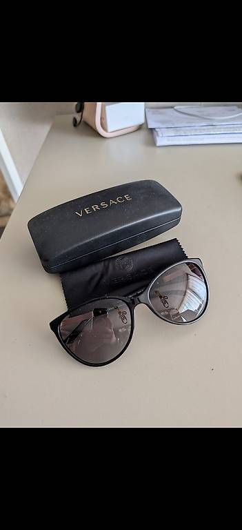 Versace Occhiali & Lenti: Sonnenbrille Versace - kaum getragen – Usato da Gunzwil venduto da iy61