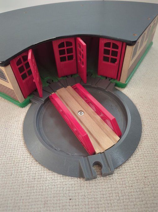 Brio Jouets: Brio Grosser Ringlokschuppen – D'occasion à Binningen par Sco7 2