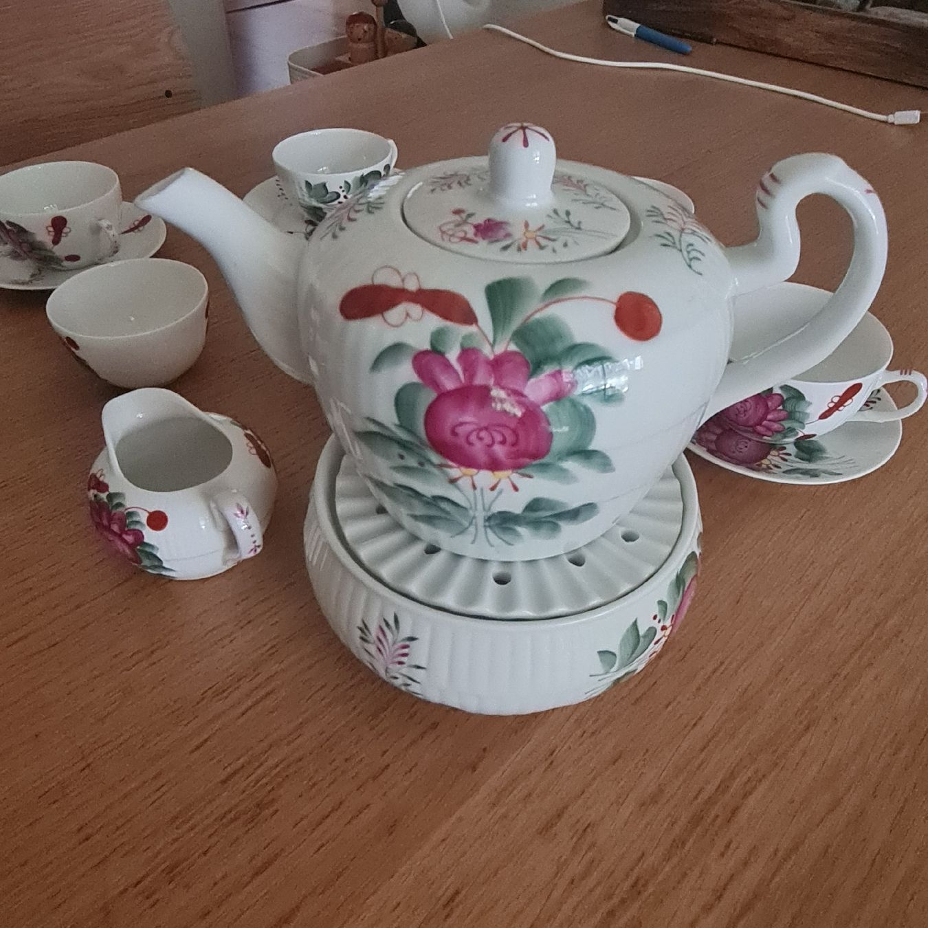 Set di piatti: Teeservice Ostfriesland  – Usato da Basel venduto da Piscosour01 2