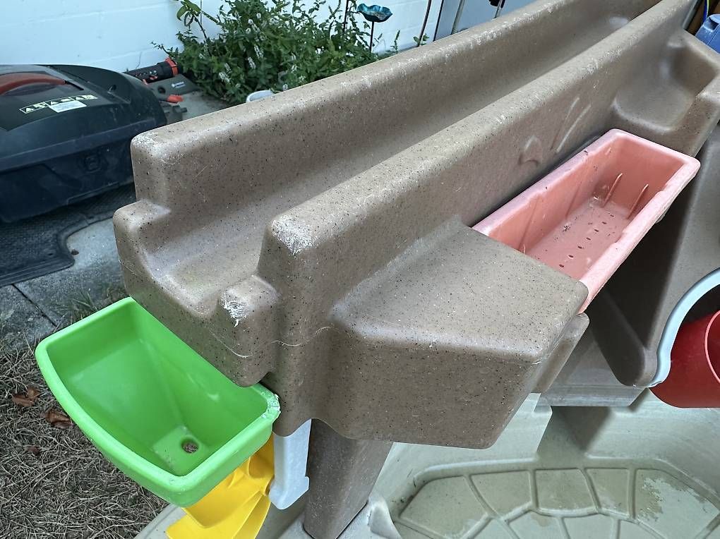 Spielzeuge: Wasserspieltisch – Gebraucht aus Mülligen von SwissGMAN 2