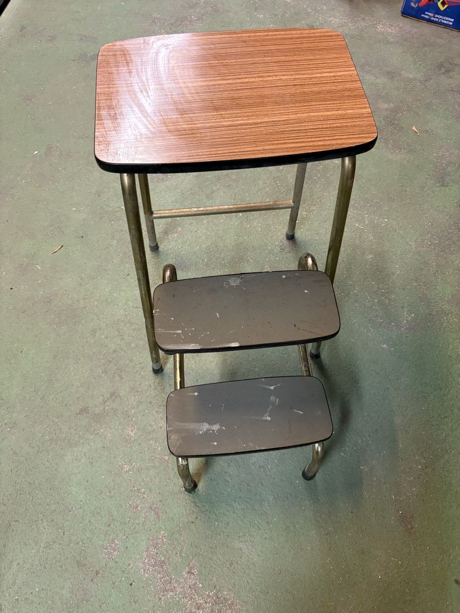 Sgabelli: Retro Trittschemel Hocker mit 2 Stufen, Holzoptik, – Usato da Basel venduto da tar92 2
