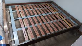 Doppelbett mit Lattenrost