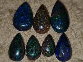 7 Schöne Opal Tropfen Cabochons aus Andamooka, Australien
