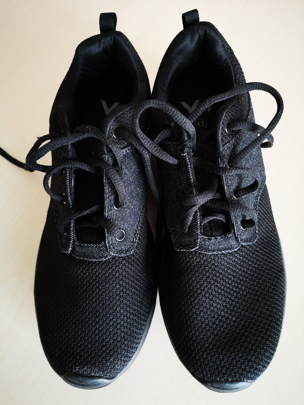 Herrenschuhe: Neuwertige leichte schwarze Schuhe Gr. 43 – Gebraucht aus Arth von Africa44 1