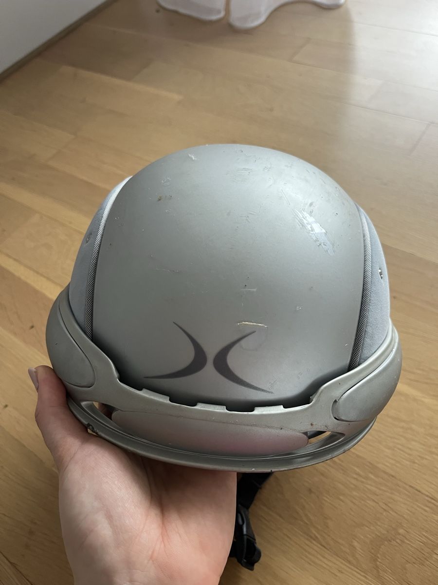 Caschi: Indigo Skihelm, silber/ helblau, gebraucht. – Usato da Zug venduto da vik_p5lx 2