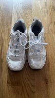 Kaum getragene Sneakers