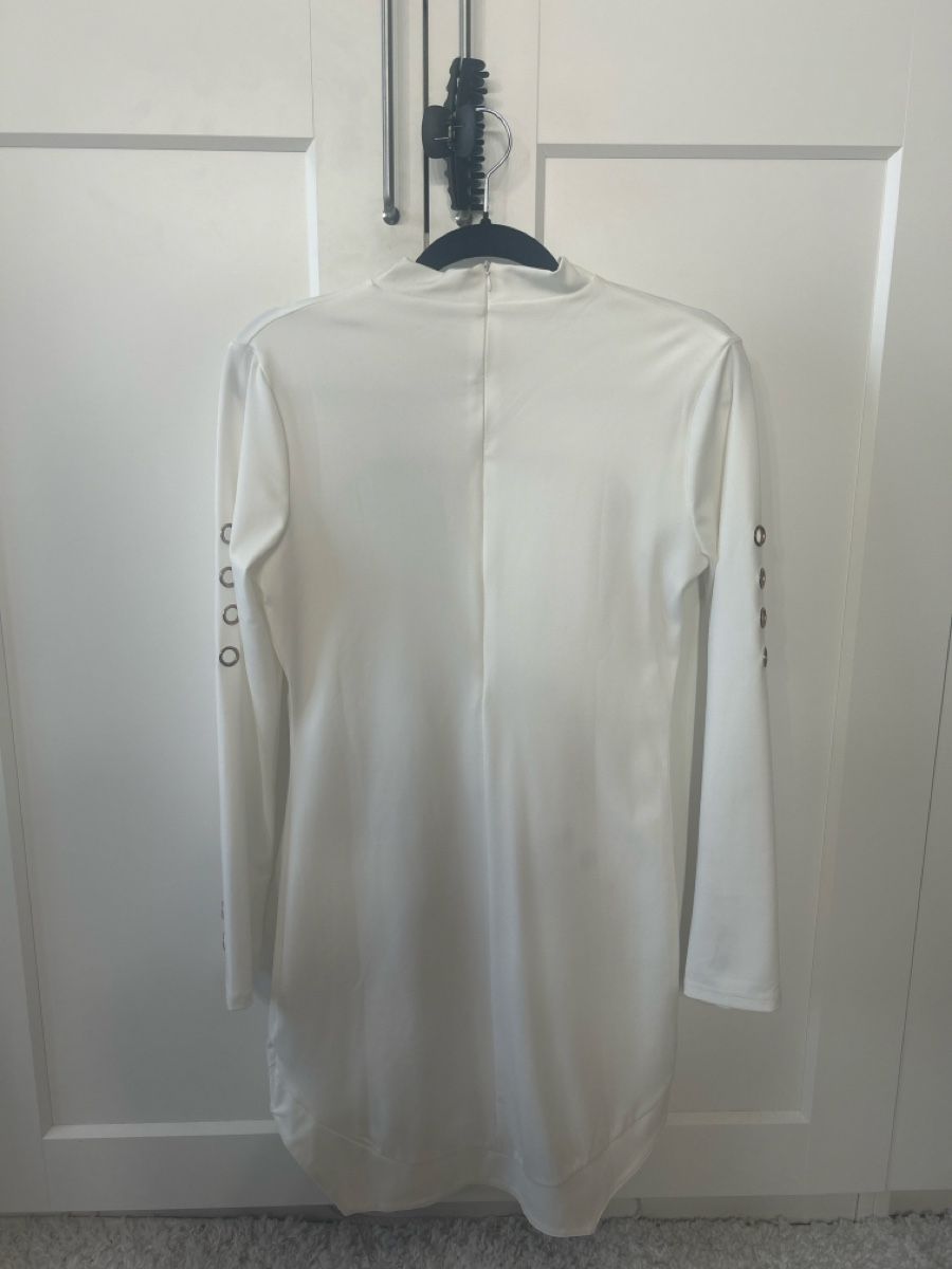 Vestiti: White knee length Dress – Nuovo (secondo la descrizione) da Winterthur venduto da sel_g95h 1