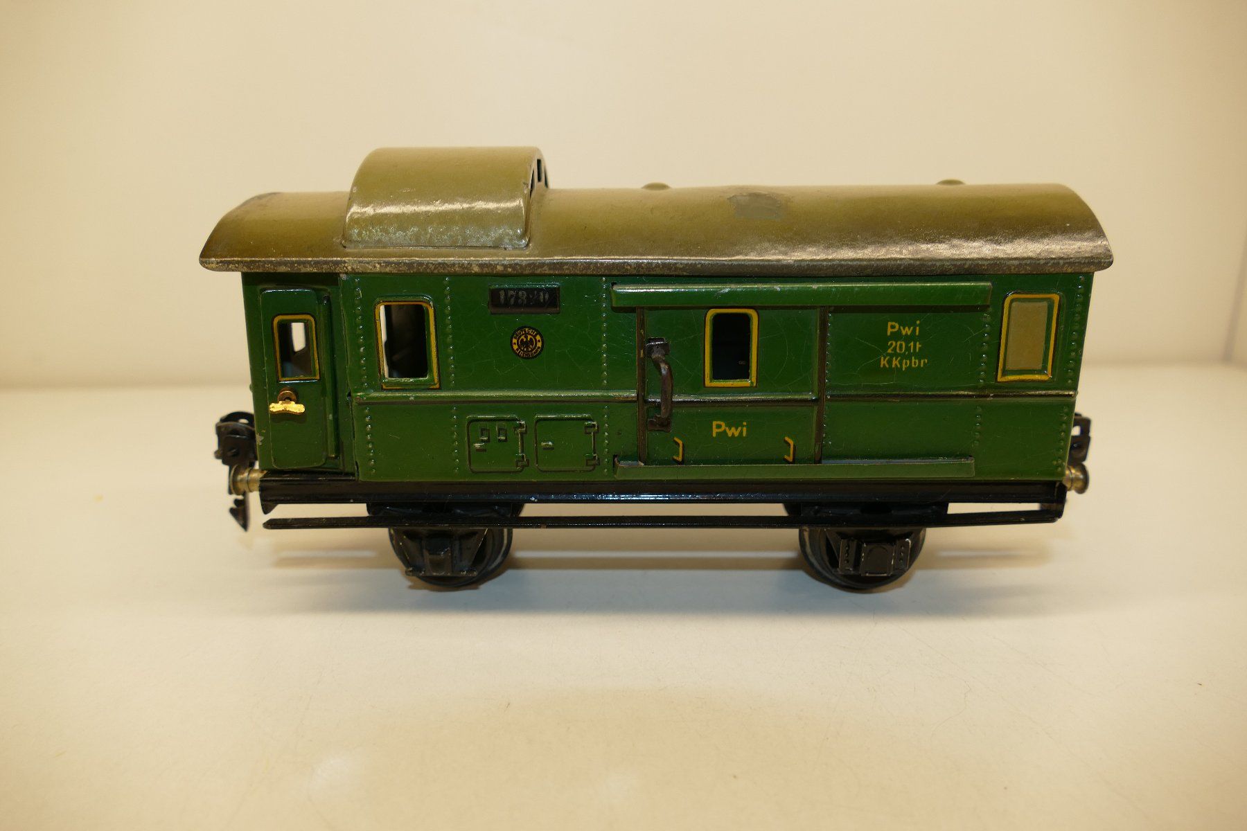 Märklin Modelleisenbahnen: Märklin 0: DR Gepäckwagen – Gebraucht aus Niederhasli von rail-duerst 2