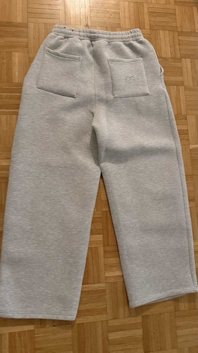 Pull&Bear Pantaloni: Sporthose Pull & Bear grau Grösse S neu – Nuovo (secondo la descrizione) da Zürich venduto da Tramp1981