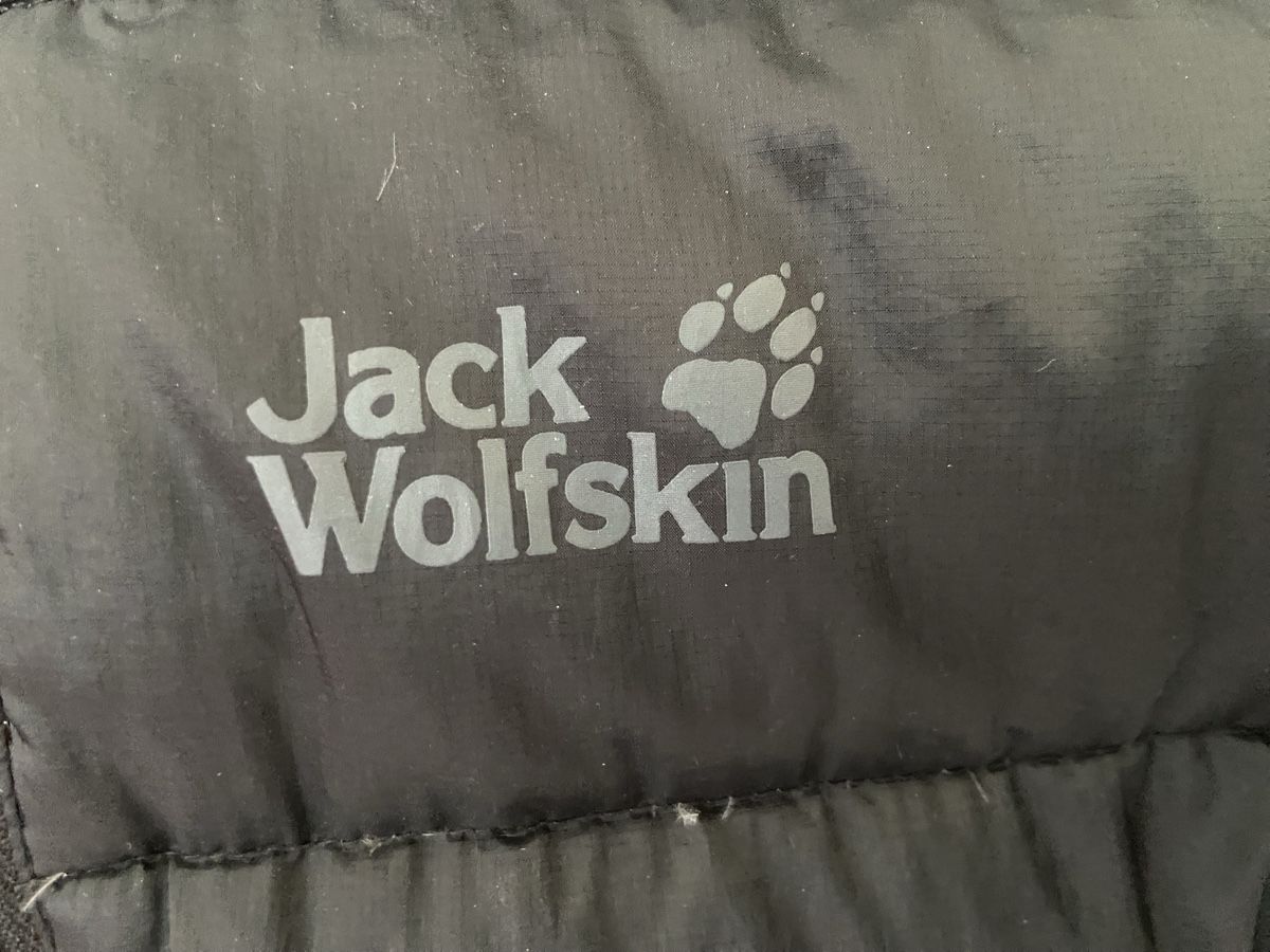Jack Wolfskin Giacche: Jacken Jack Wolfskin 2x (Rot/Schwarz) – Usato da Olten venduto da jon_wfq7 2