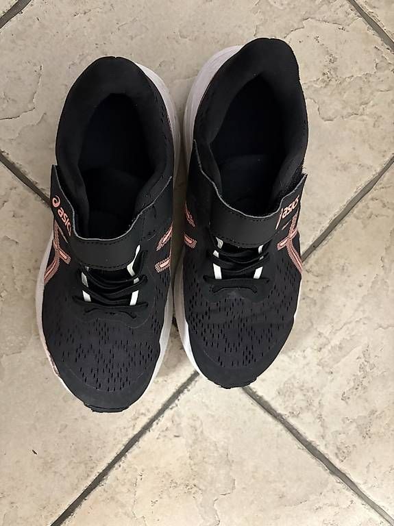 Scarpe per ragazze: Turnschuhe Grösse 35 – Usato da Kriessern venduto da Wauwau02 1