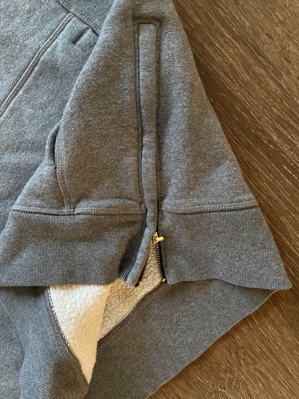 Under Armour Pullover & Sweatshirts: Under Armour Pulli Gr. L – Gebraucht aus Muttenz von bargain_hunter 2