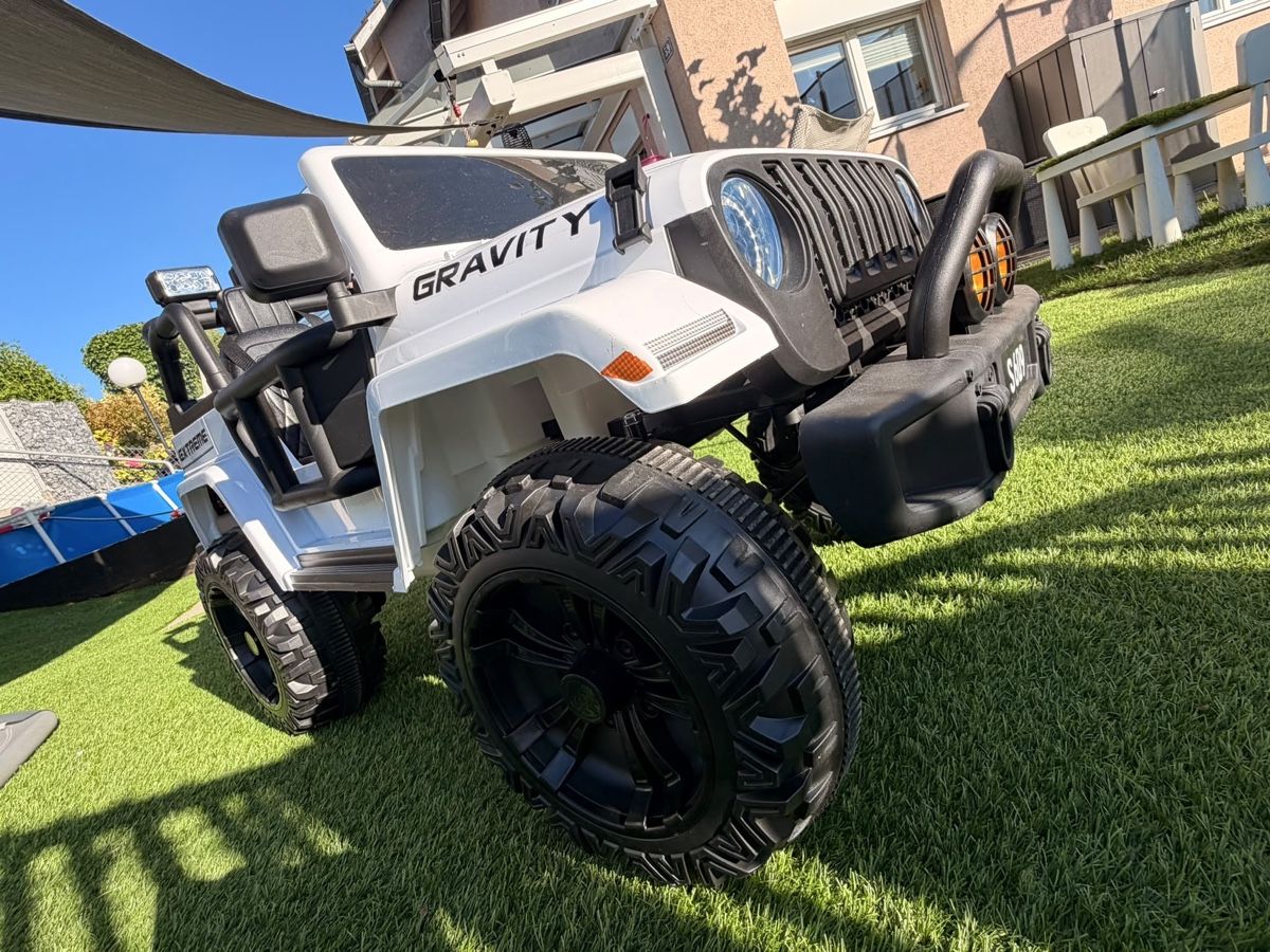 Véhicules pour enfants: Elektroauto Kinder Off-Roader weiss praktisch neuwertig – D'occasion à Buchs ZH par gofast17 2