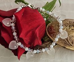 Herziges Armband mit Glitzersteinen & Swarovski Herzen