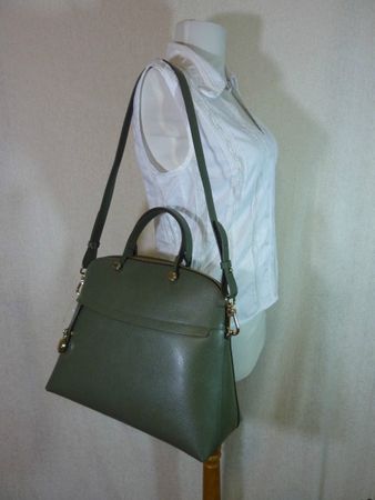 Furla Tasche Grün Sehr guter Zustand!