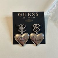 Guess Ohrstecker mit Herz Anhänger Ohrringe, silbrig, NEU