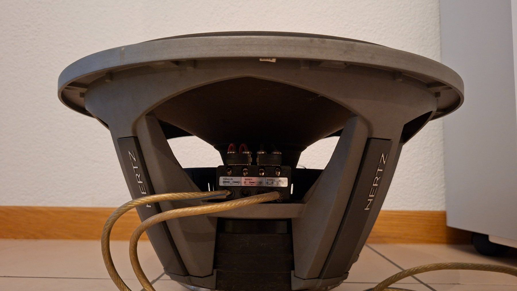 Haut-parleurs: Subwoofer Hertz SX380D – D'occasion à Genestrerio par mor_fnw8 5