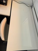 Schreibtisch weiss mit Chrombeinen gut erhalten