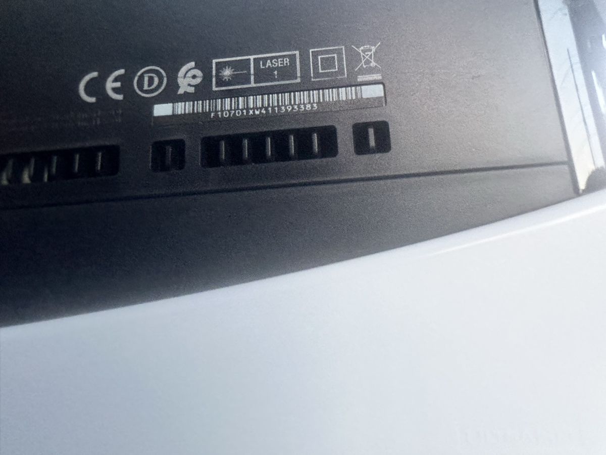 Sony Console: PlayStation 5 mit Laufwerk und zwei Controller – Usato da Duggingen venduto da Autofan84 2
