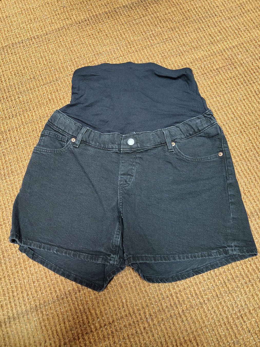 H&M Pantalons: Umstandsshorts H&M Mama Grösse M – Neuf (Voir description) à Winterthur par DonnaRicarda