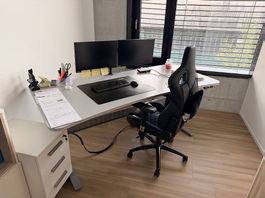 Höhenverstellbarer Schreibtisch