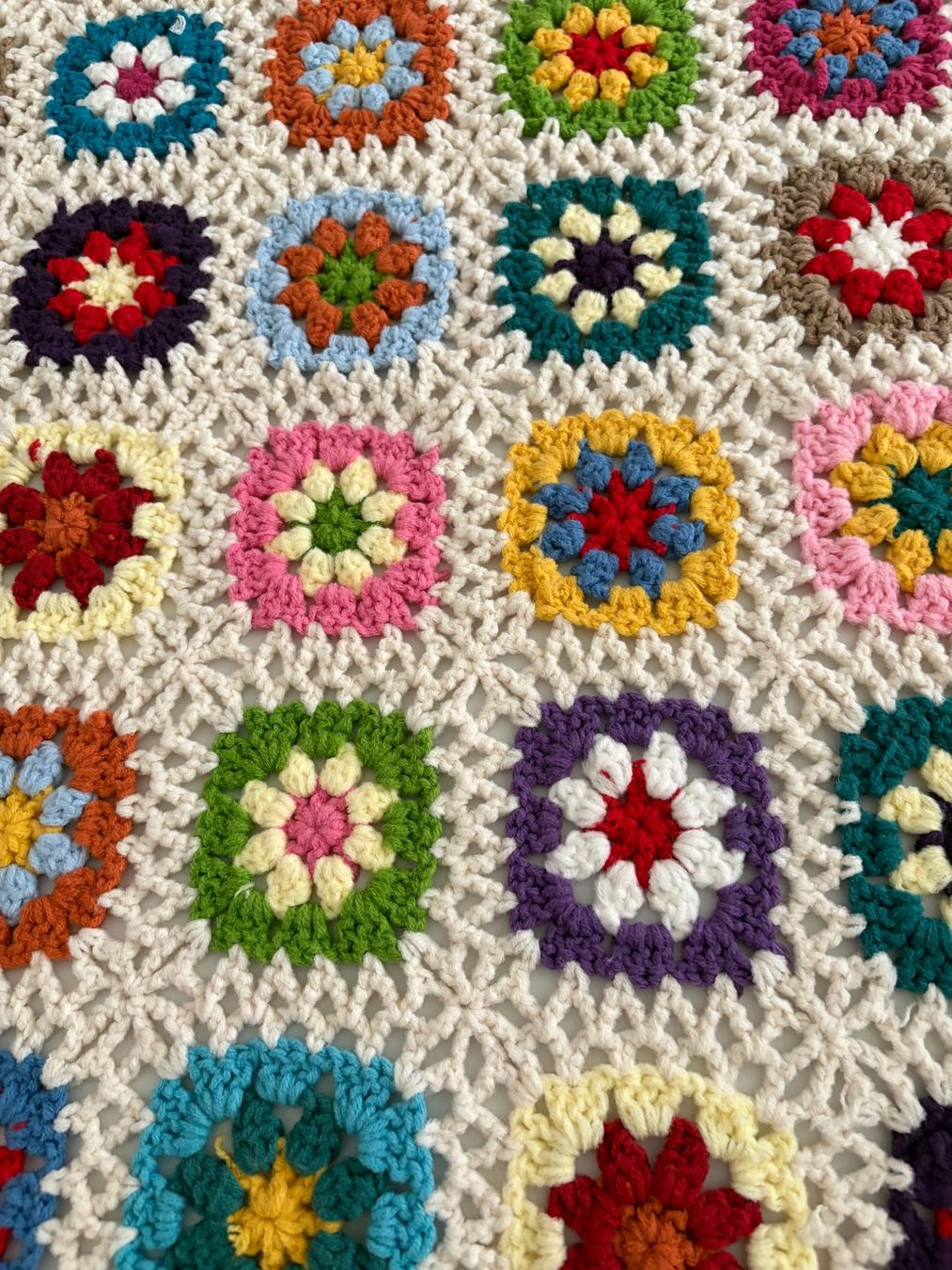 Decken: Kleine Patchwork Decke, gehäkelt – Gebraucht aus Adliswil von Pipatch 2