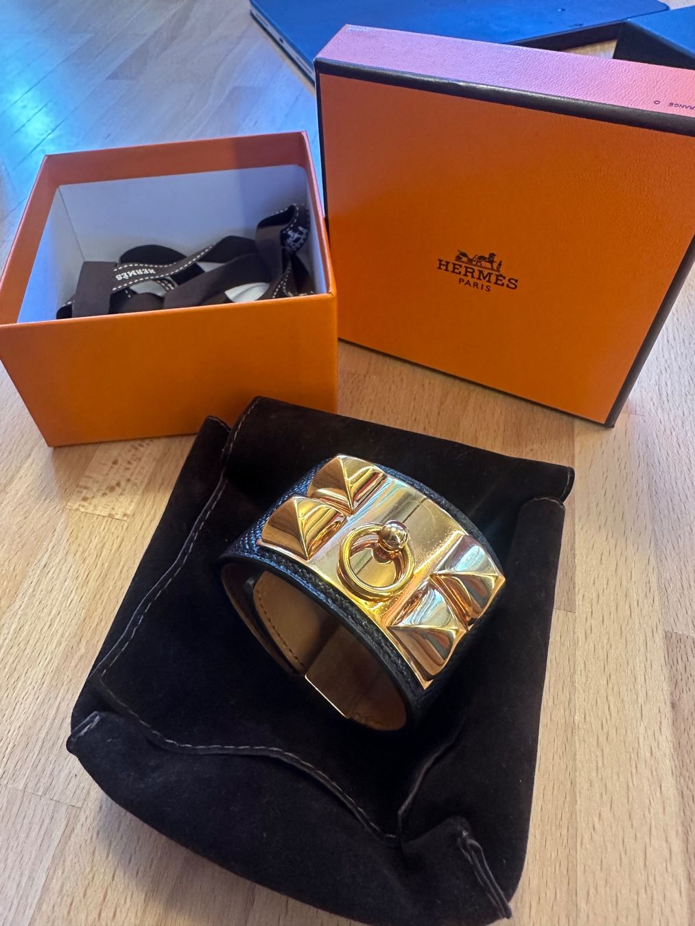 Hermès Bracciali & Braccialetti: Hermes Collier de chien leather bracelet – Usato da Luzern venduto da Miausie