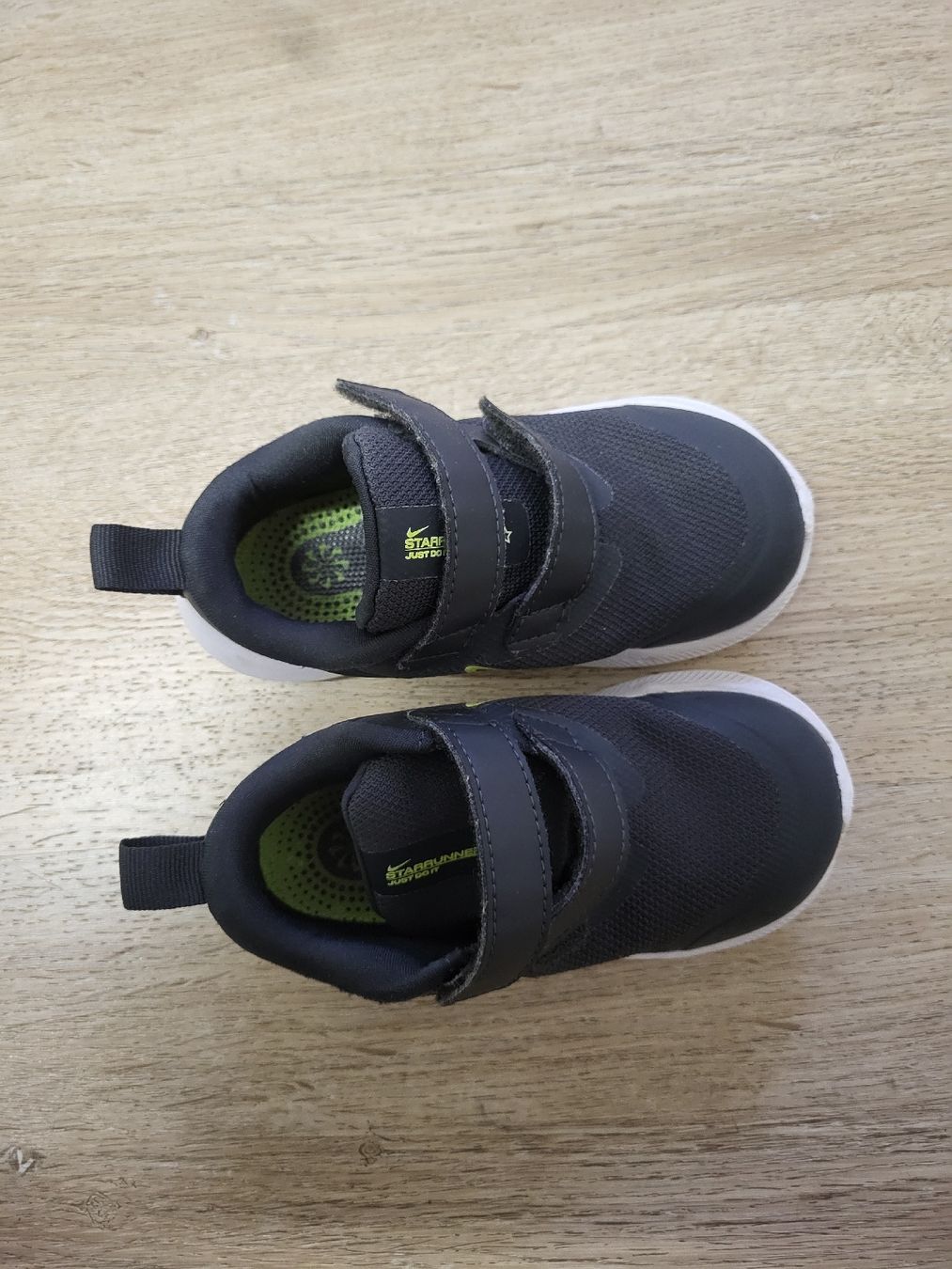 Nike Scarpe per ragazzi: Nike Schuhe Grosse 25 (14 cm) – Nuovo (secondo la descrizione) da Römerswil LU venduto da Estermann1402