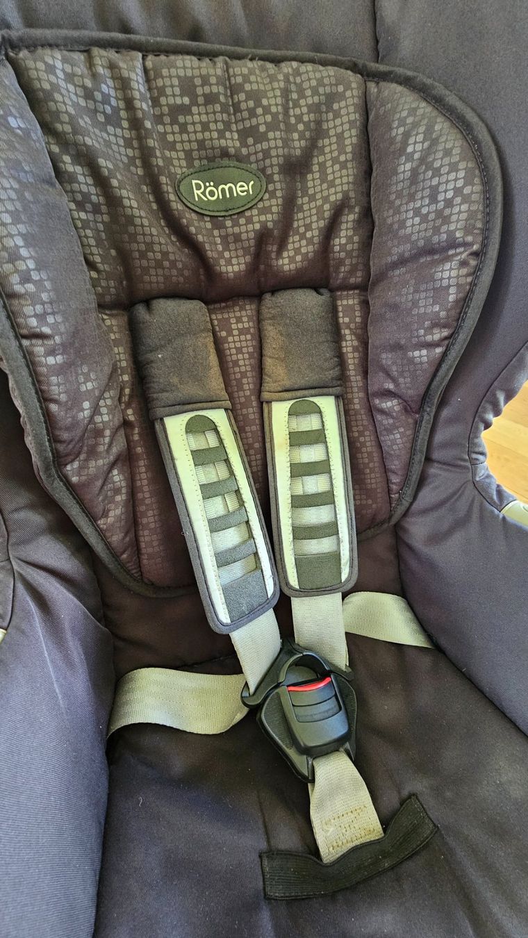 Britax Römer Seggiolini per auto: Römer Britax DUO plus Autositz mit Isofix – Usato da Lyss venduto da Roman_22 4