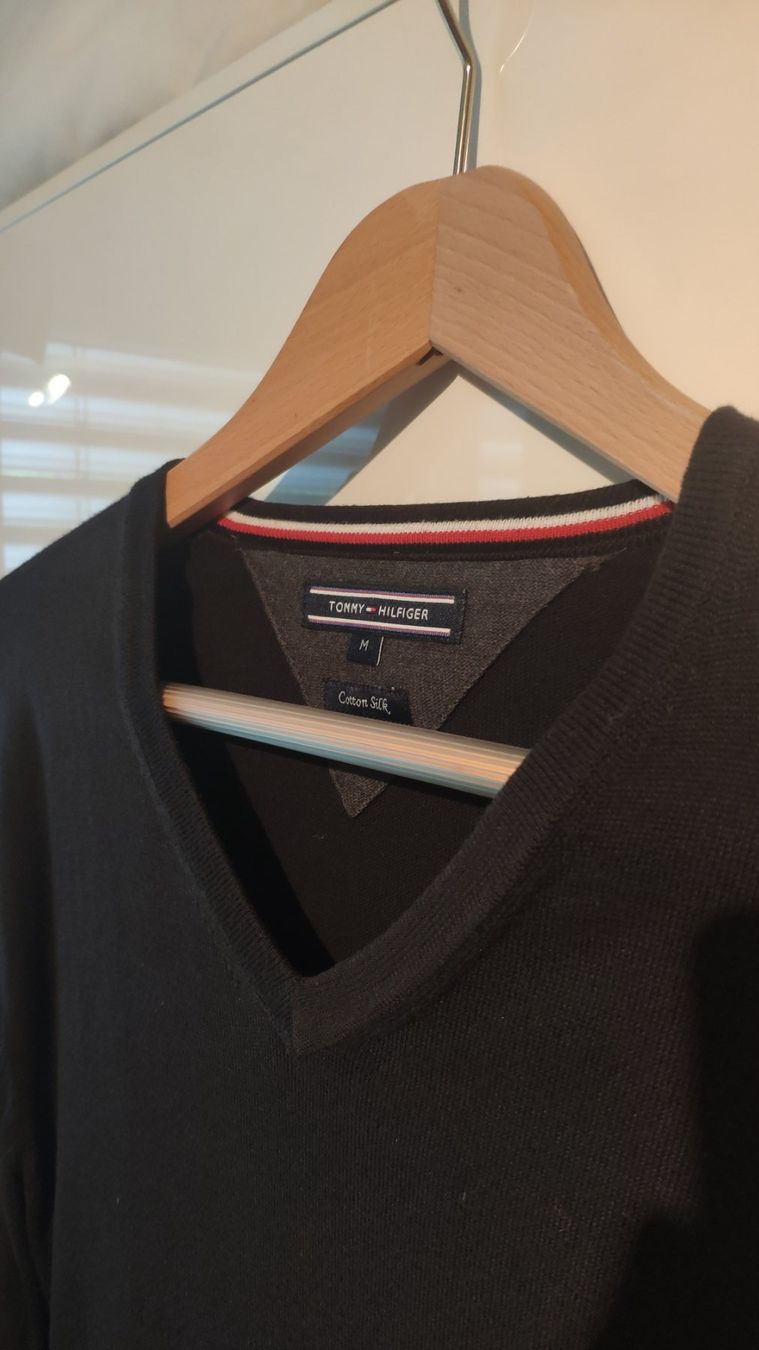 Tommy Hilfiger Pullover & Sweatshirts: Tommy Hilfiger cotton silk pullover V-Neck schwarz – Gebraucht aus Zürich von Engiadina75 1