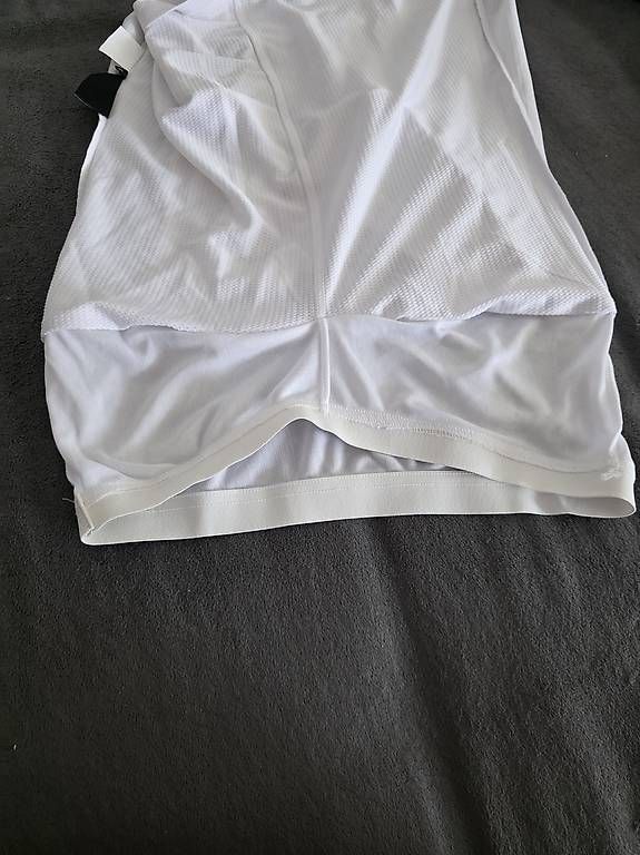Top: BEST BODY WEIS GRÖSSE S  – Usato da Reitnau venduto da cuorematto01 1