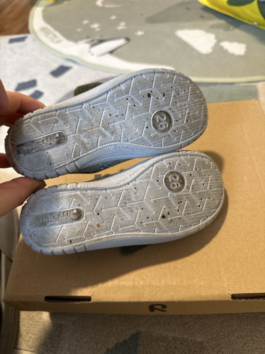 Superfit Scarpe per ragazzi: Hausschuhe kindergarten schuhe grösse 26 – Usato da Zermatt venduto da katytesunshine 2