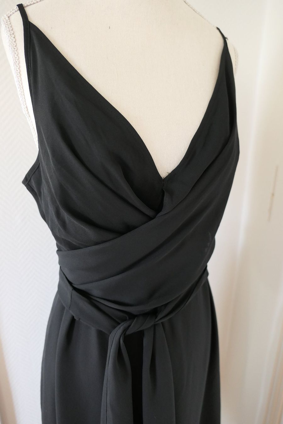 Asos Vestiti: Asos: Robe cocktail noire (taille EU46) – Usato da Geneve venduto da Seven-Peaks-Seconds 3
