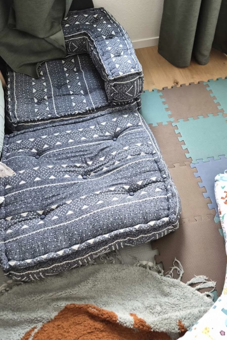 Sofas: Small Sofa- Kids Sofa -3 pieces- or Floor Bed – Gebraucht aus Maur von Sofi___ 2
