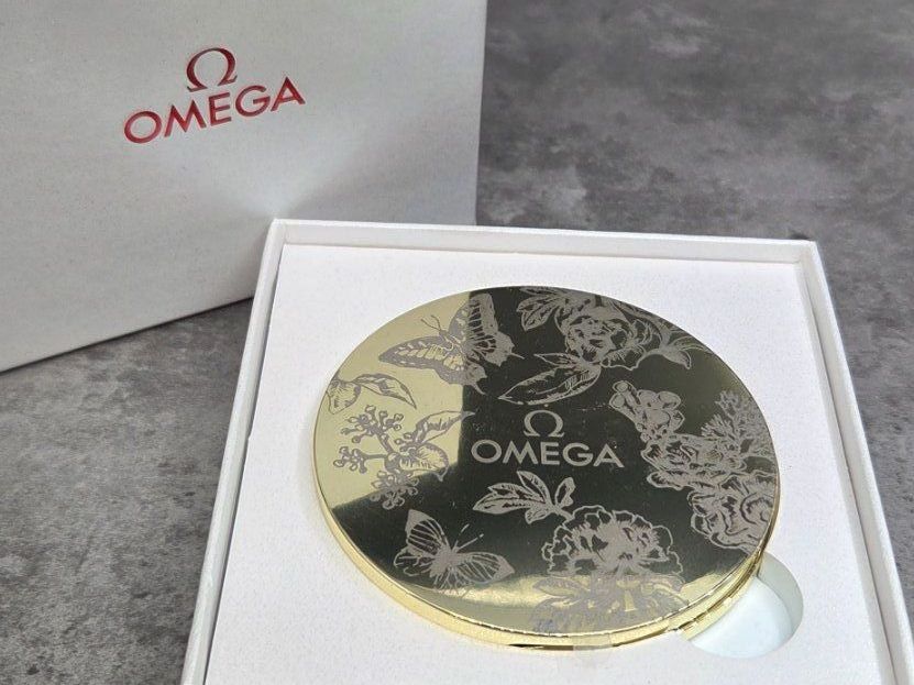 Specchi: Omega – Nuovo e nell'imballaggio originale da La Chaux-de-Fonds venduto da curtitswisswatches 1