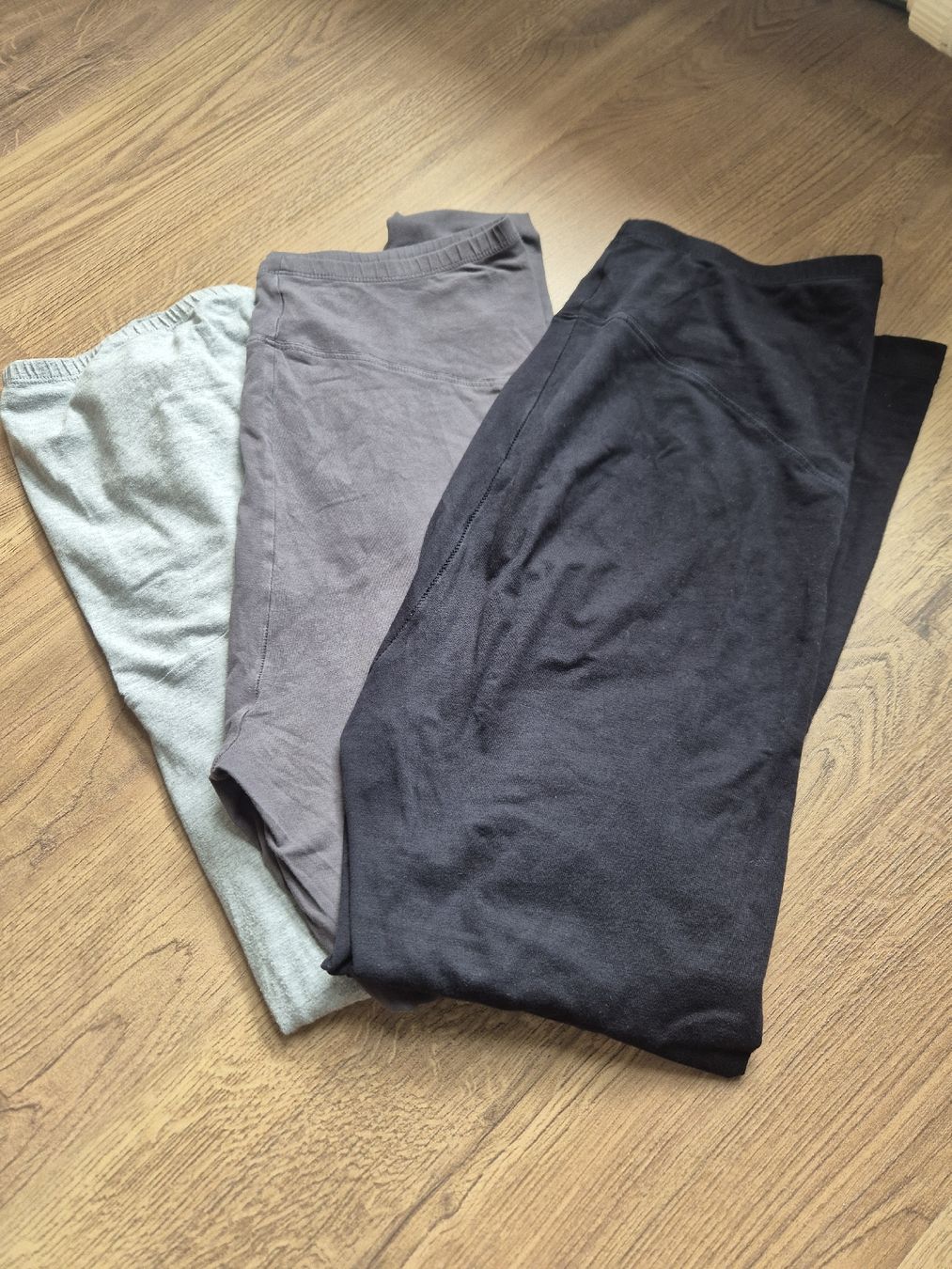 Leggings: 3 Schwangerschaftsleggins Grösse S – Usato da Tuggen venduto da Sarabaet