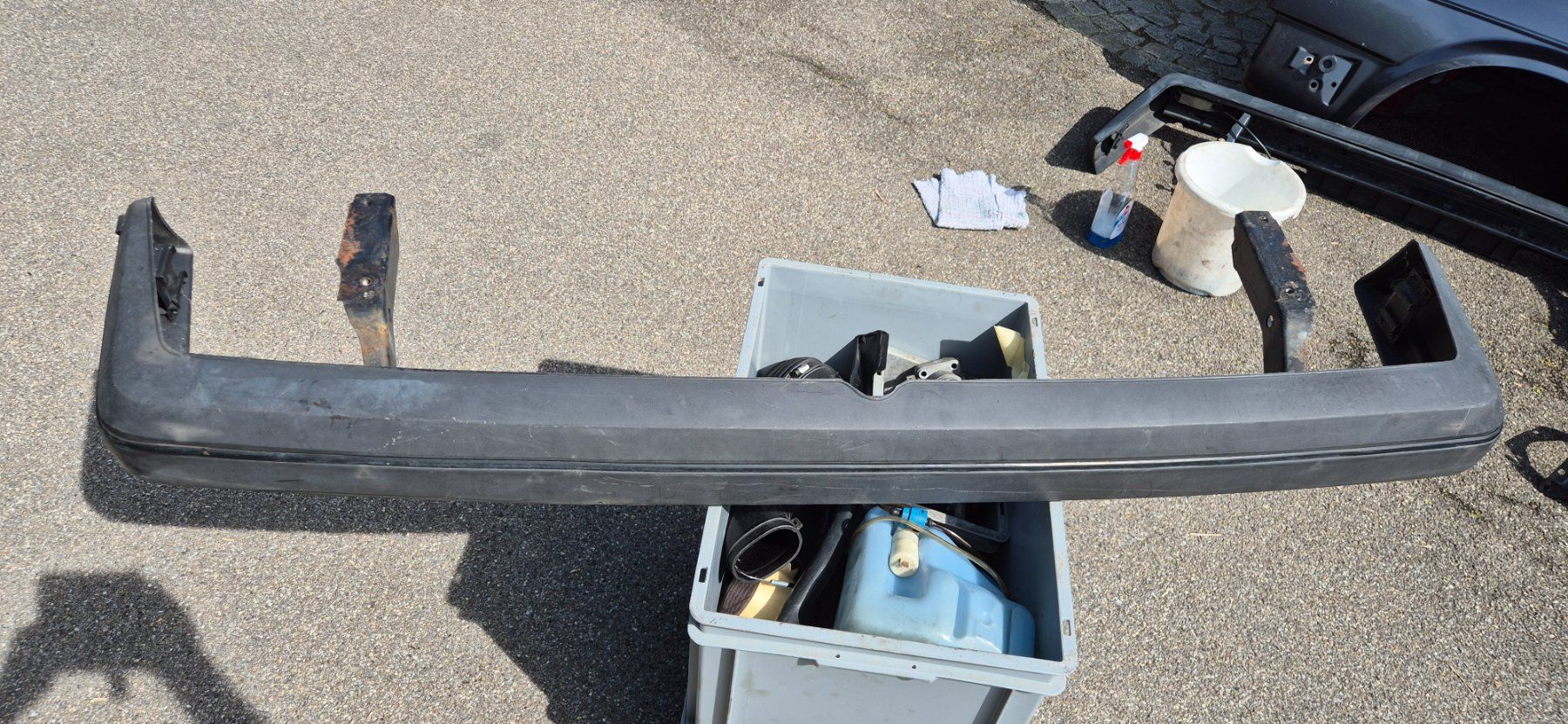 Volkswagen Tutti pezzi di ricambio auto: Golf 2 Stossstange hinten. – Usato da Riggisberg venduto da Mahali04 1