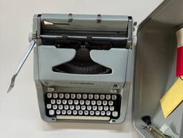Hermes Media 3 Schreibmaschine mit Koffer