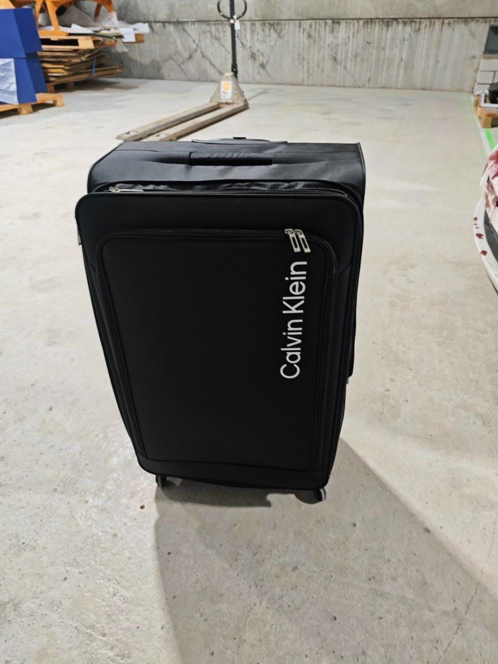 Valigie: Riesiger Reisekoffer von Calvin Klein – Nuovo (secondo la descrizione) da Niederhasli venduto da dreamworld.ch