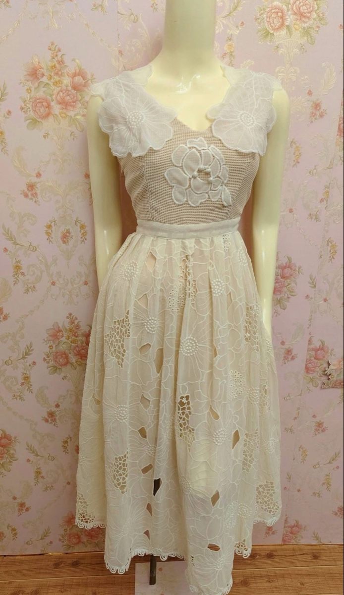 Vestiti: Elegant Midi Dress – Usato da St.Josefen venduto da lop_lh8d 1