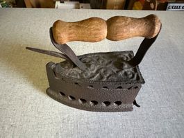 Antikes Bügeleisen